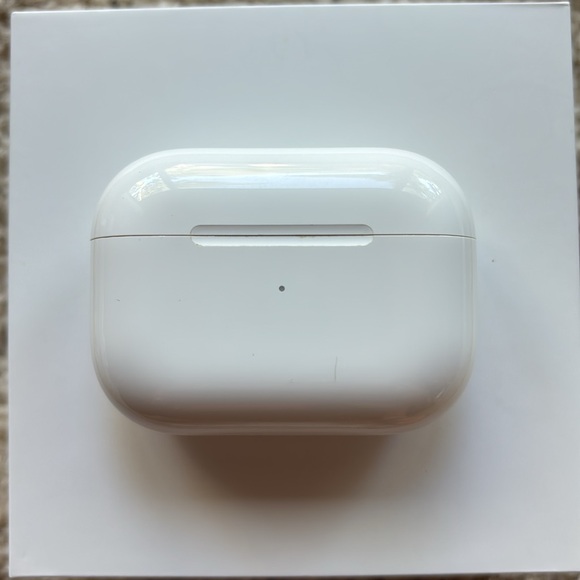 Apple AirPods Pro with Wireless Charging Case (1st Generation) - Picture 7 of 16